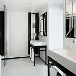 Le Meridien Plaza