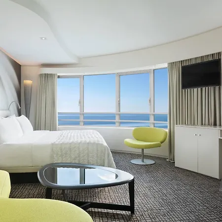 Le Meridien Plaza