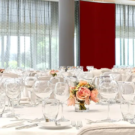 Le Méridien Plaza Hotel 4*