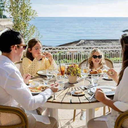 Le Méridien Plaza Hotel 4*