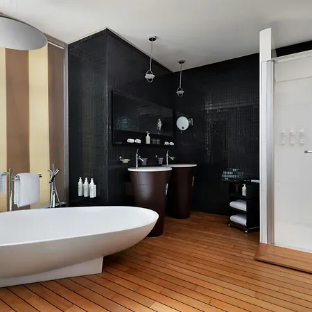 Le Méridien Plaza Hotel 4*