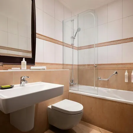 Le Méridien Plaza 4*