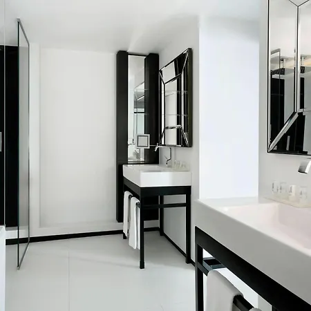 Le Meridien Plaza