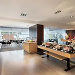 Le Meridien Plaza