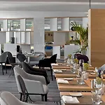 Le Méridien Plaza Hotel 4*