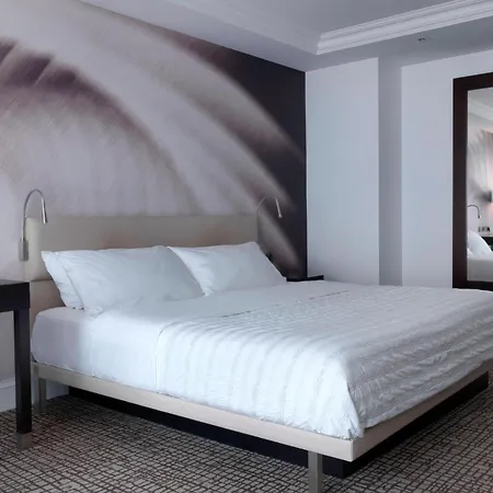 Le Meridien Plaza