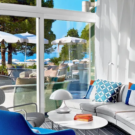 Le Méridien Plaza Hotel 4*