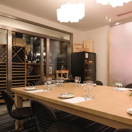 Le Meridien Plaza Hotel 4*