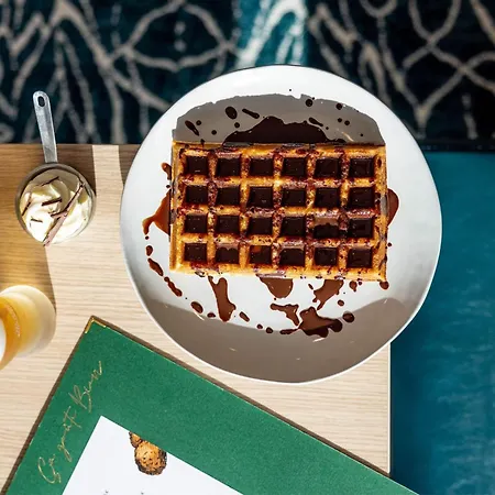 Le Méridien Plaza Hotel