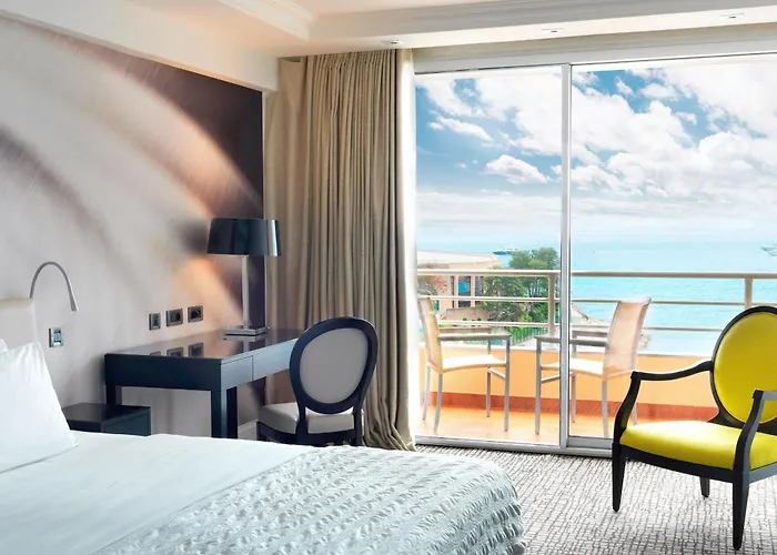 Le Meridien Plaza Hotel 4*