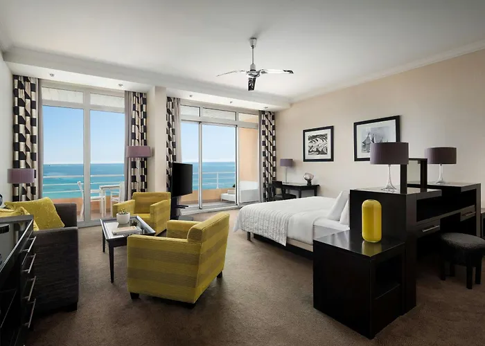 Le Meridien Plaza Hotel