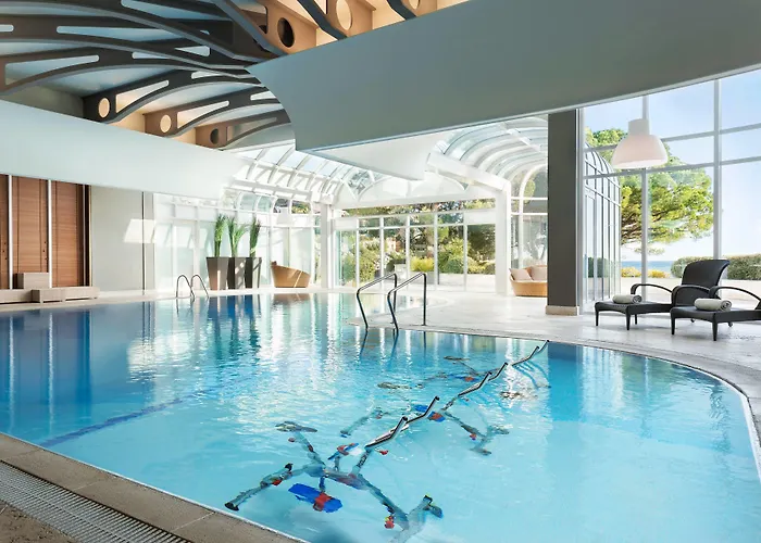 Le Meridien Plaza Hotel