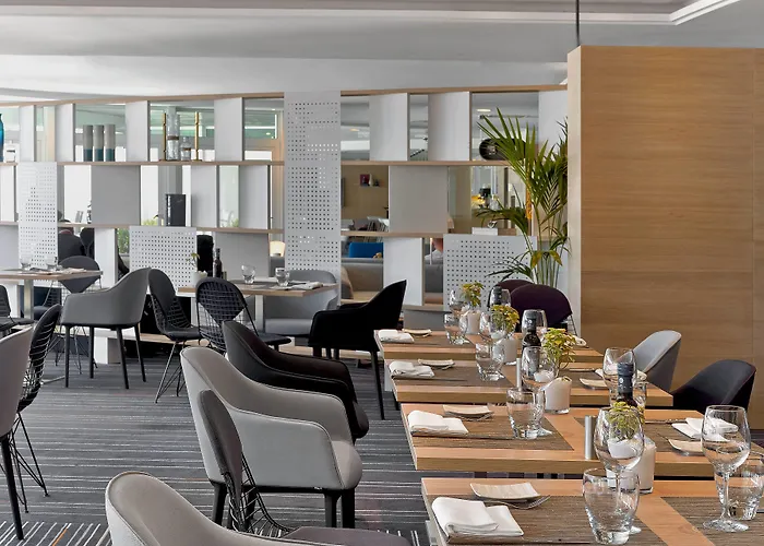 Le Meridien Plaza Hotel 4*
