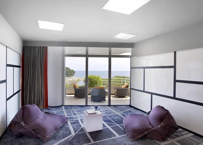 Hotel Le Meridien Plaza 4*
