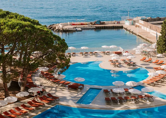 Le Meridien Plaza Hotel 4*